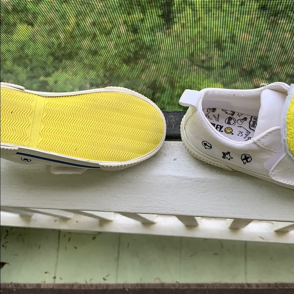 The smiley company toddler shoe $$$$. Uro size 25 - Picture 7 of 8